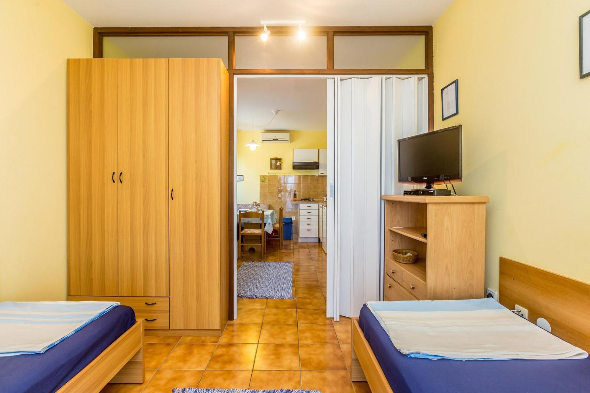 Apartments With A Parking Space Njivice, Krk - 5325 部屋 写真